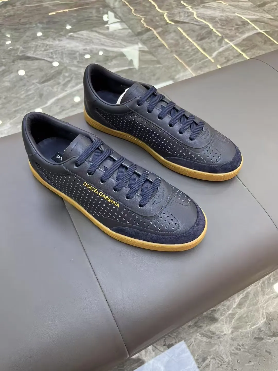 Men's Men's Shoes 💰400 [New Style] 🐝🐝DG—Dolce&G men's calfskin sneakers Portofino Yacht shoes, simple and versatile design, unique saddle leather soles. The Dolce &G logo rear wing is the icing on the cake. Imported cowhide + rubber outsole Size: 39-44 (customized at 38.45)